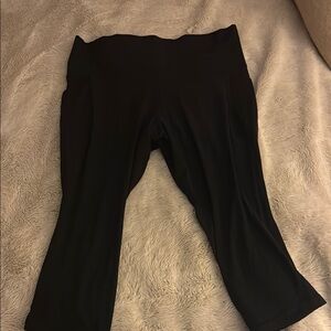 Athleta Black Stash Pocket Capri Leggings